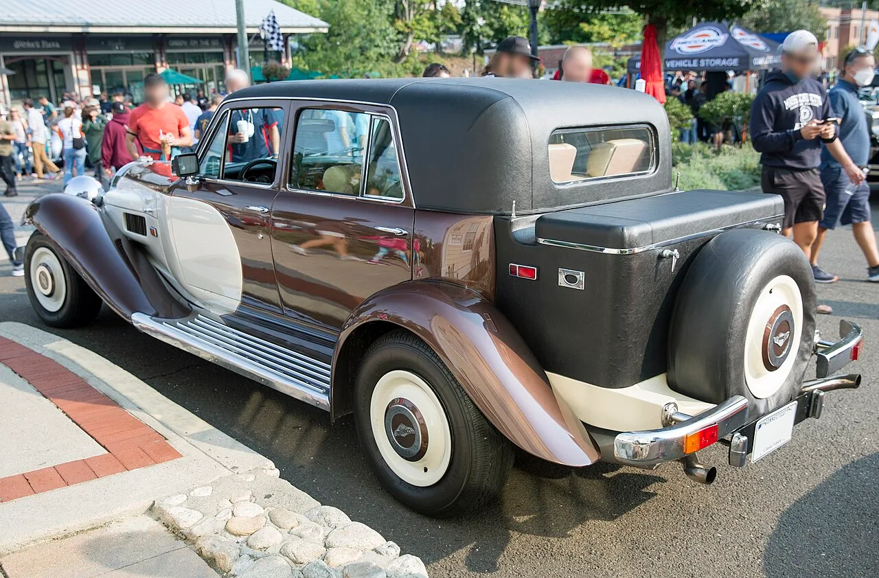 Panther De Ville, rear