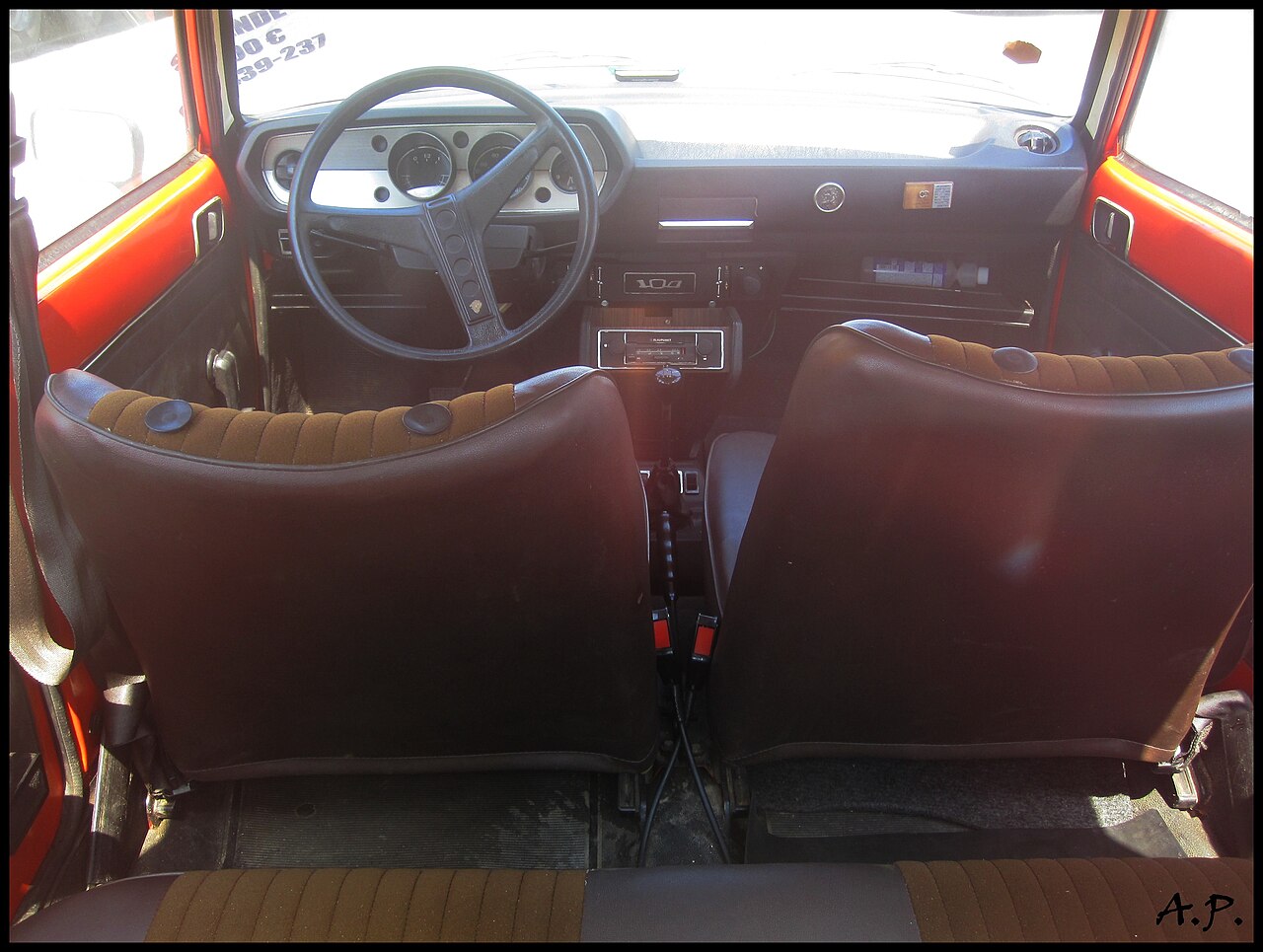 Peugeot 104, interior