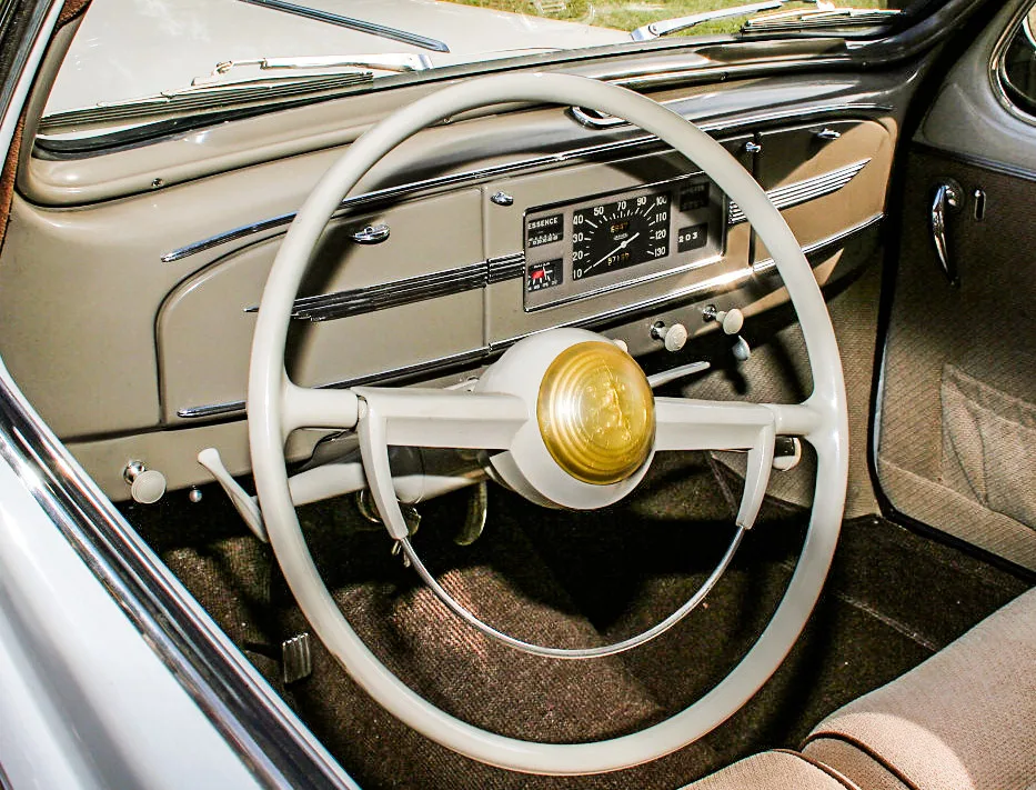 Peugeot 203, interior