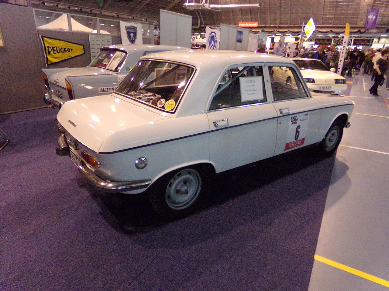 Peugeot 204, side