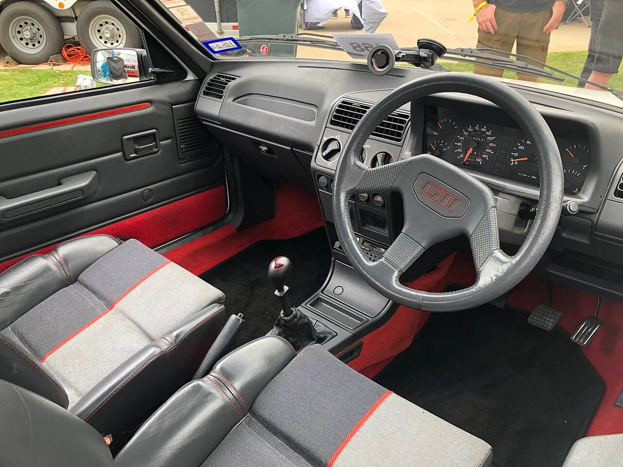 Peugeot 205, interior