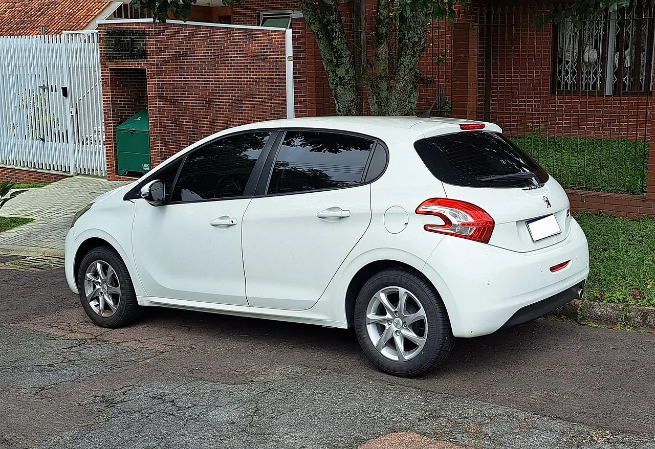 Peugeot 208, rear