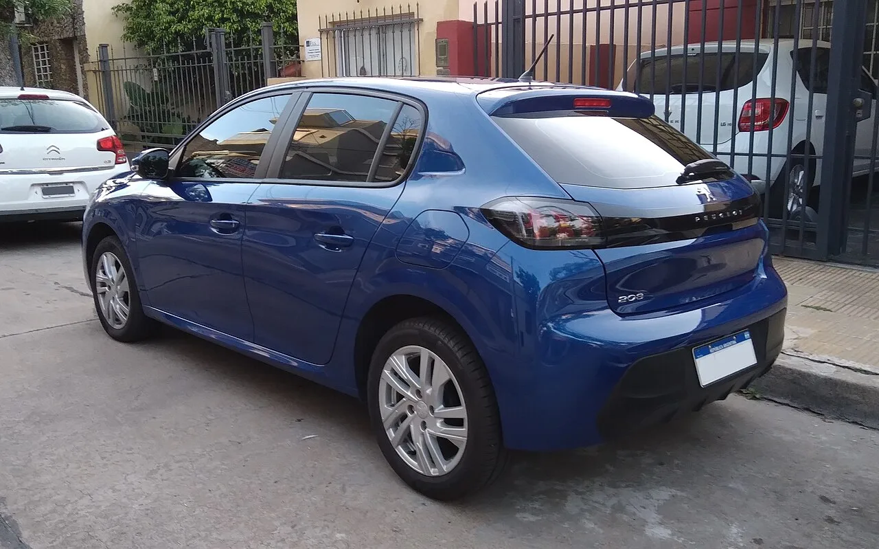 Peugeot 208, rear