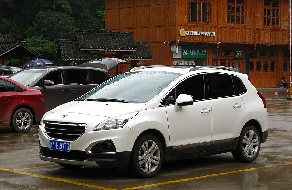Peugeot 3008 P64, side