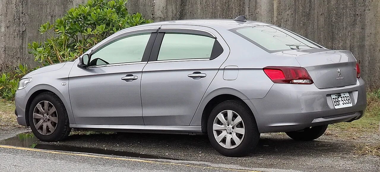 Peugeot 301, rear