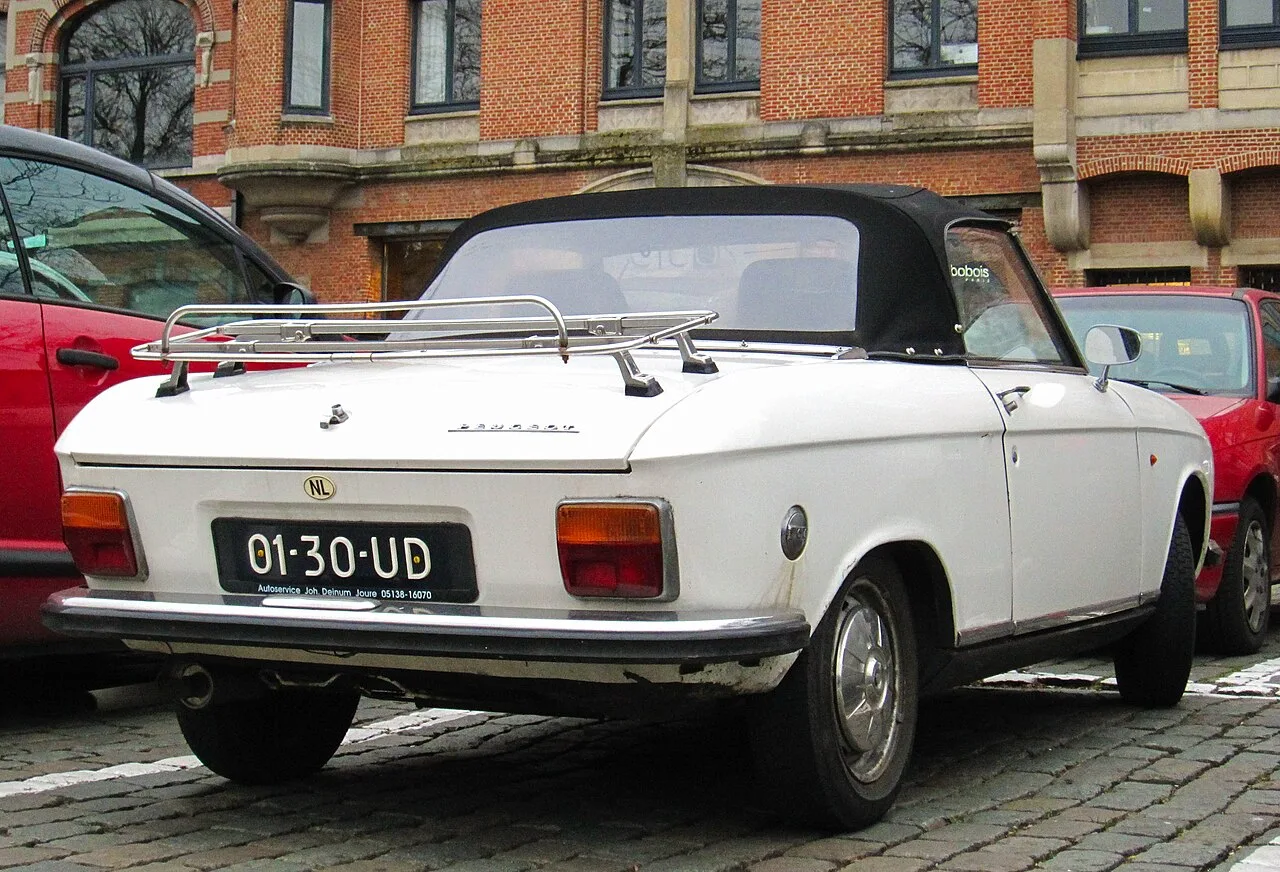 Peugeot 304, rear