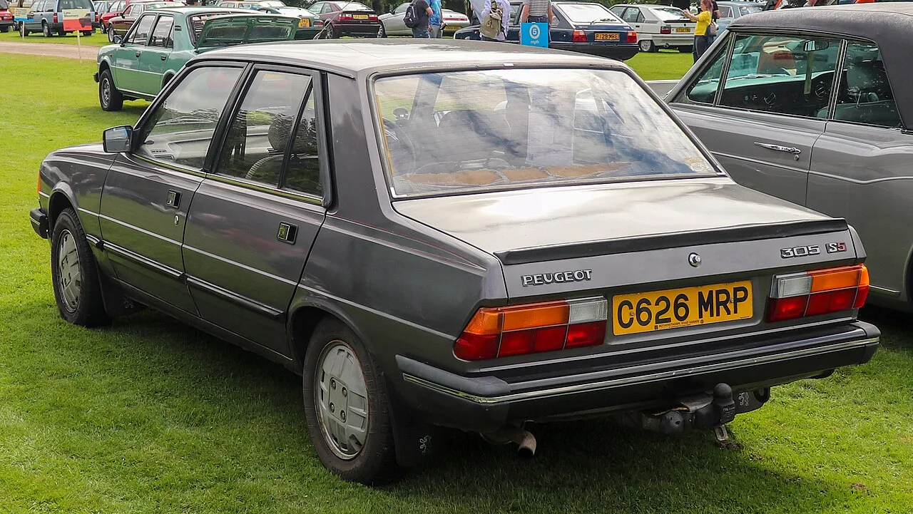 Peugeot 305, rear