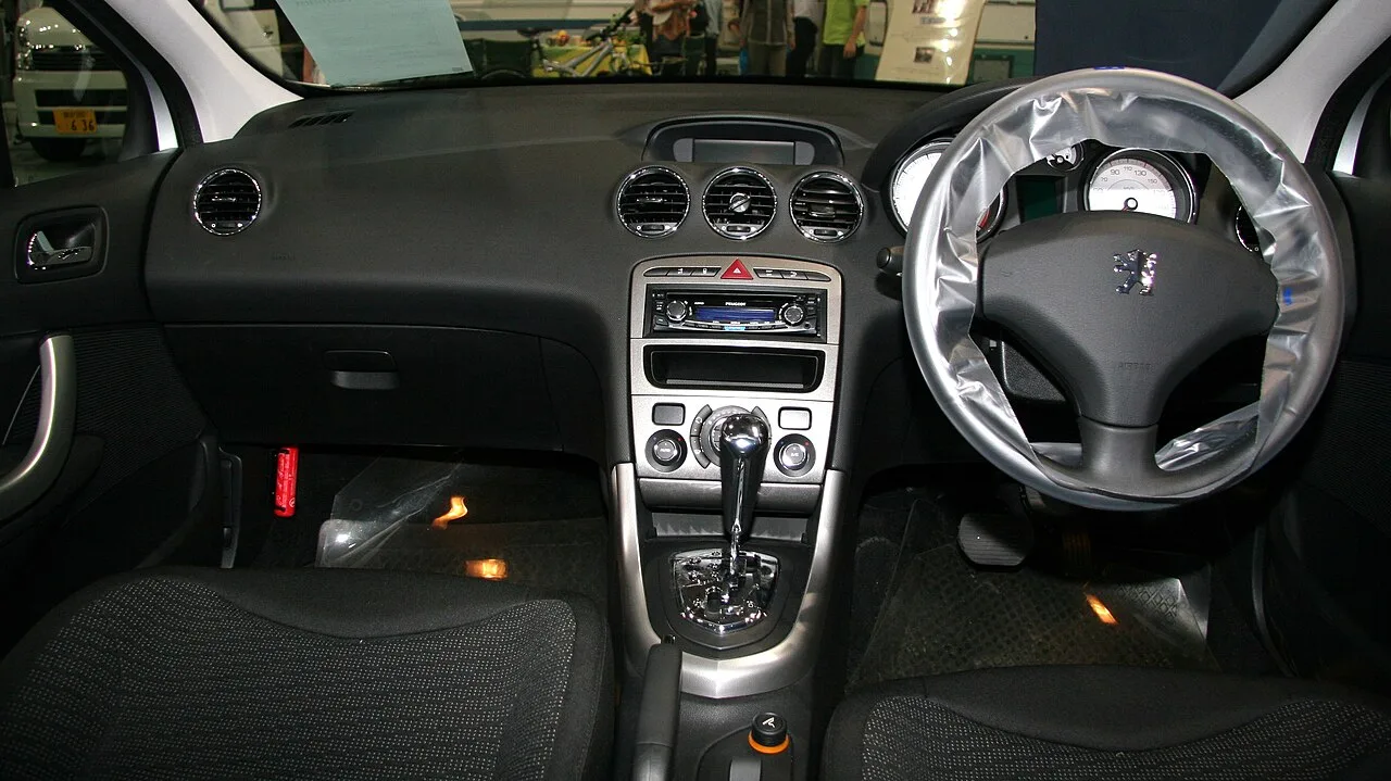 Peugeot 308 T7, interior