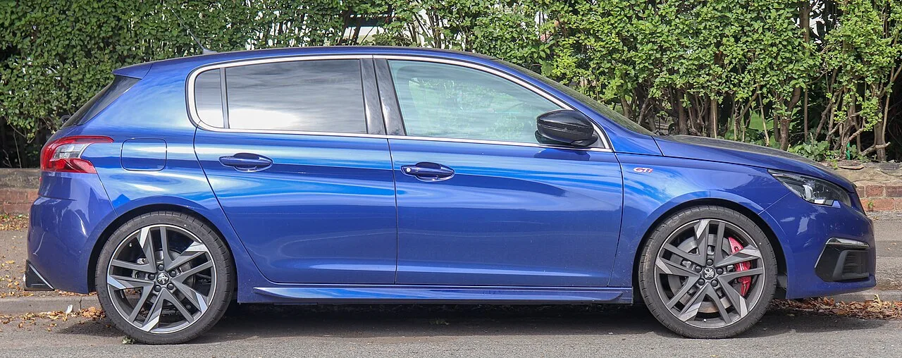 Peugeot 308 T9, side