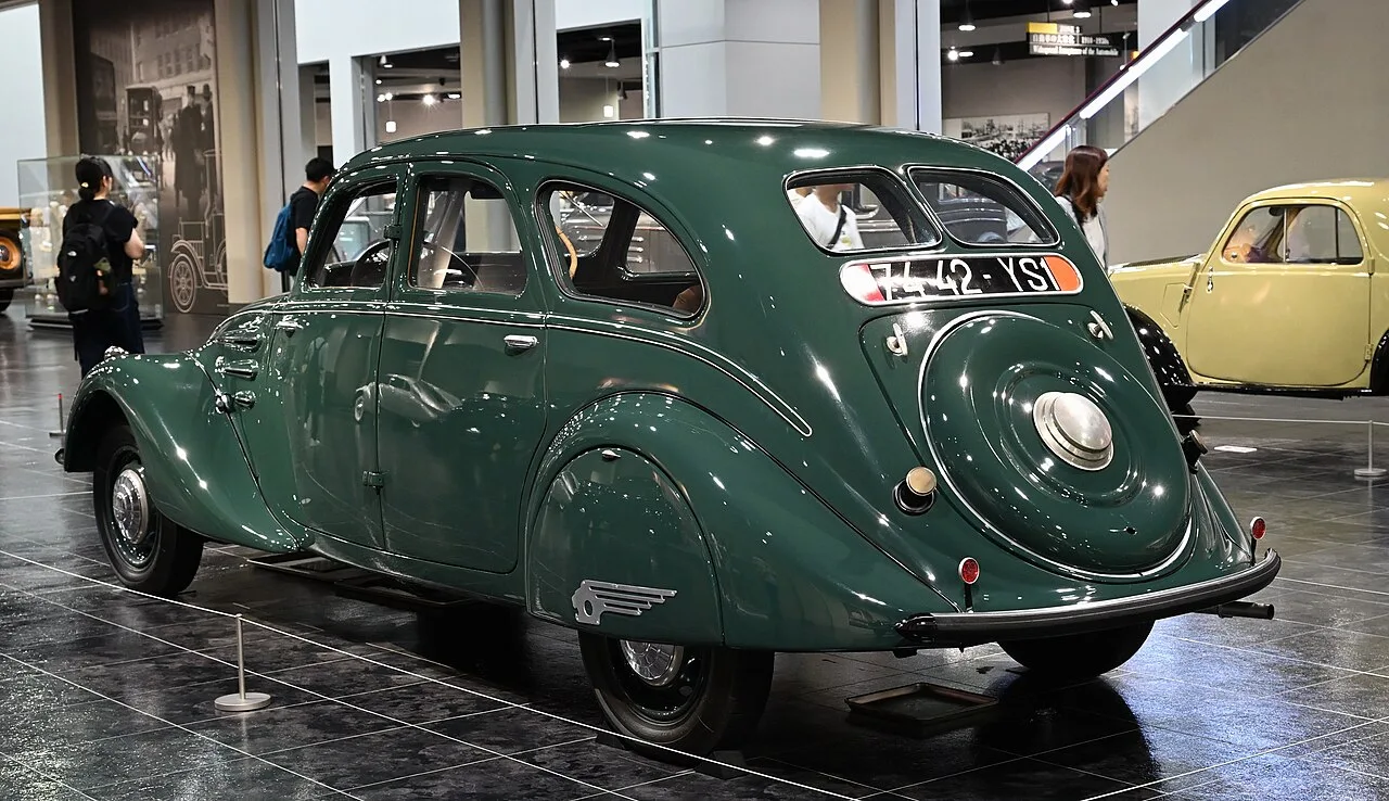 Peugeot 402, rear