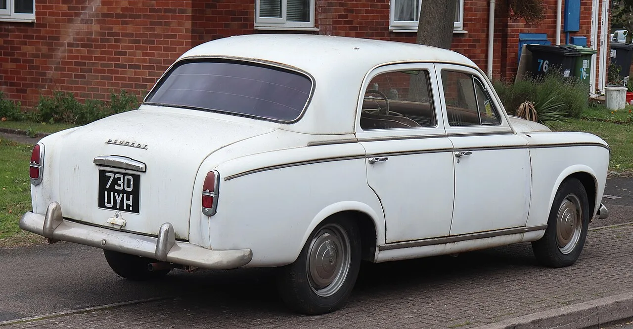 Peugeot 403, rear