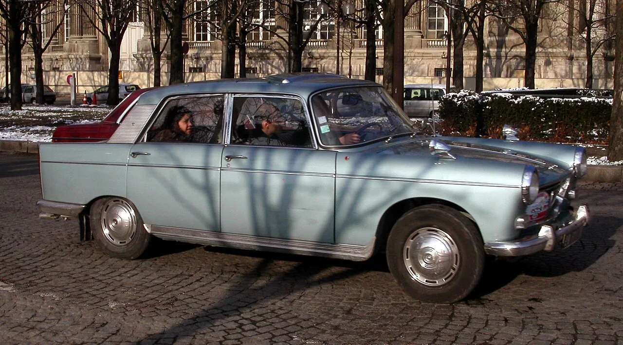 Peugeot 404, side