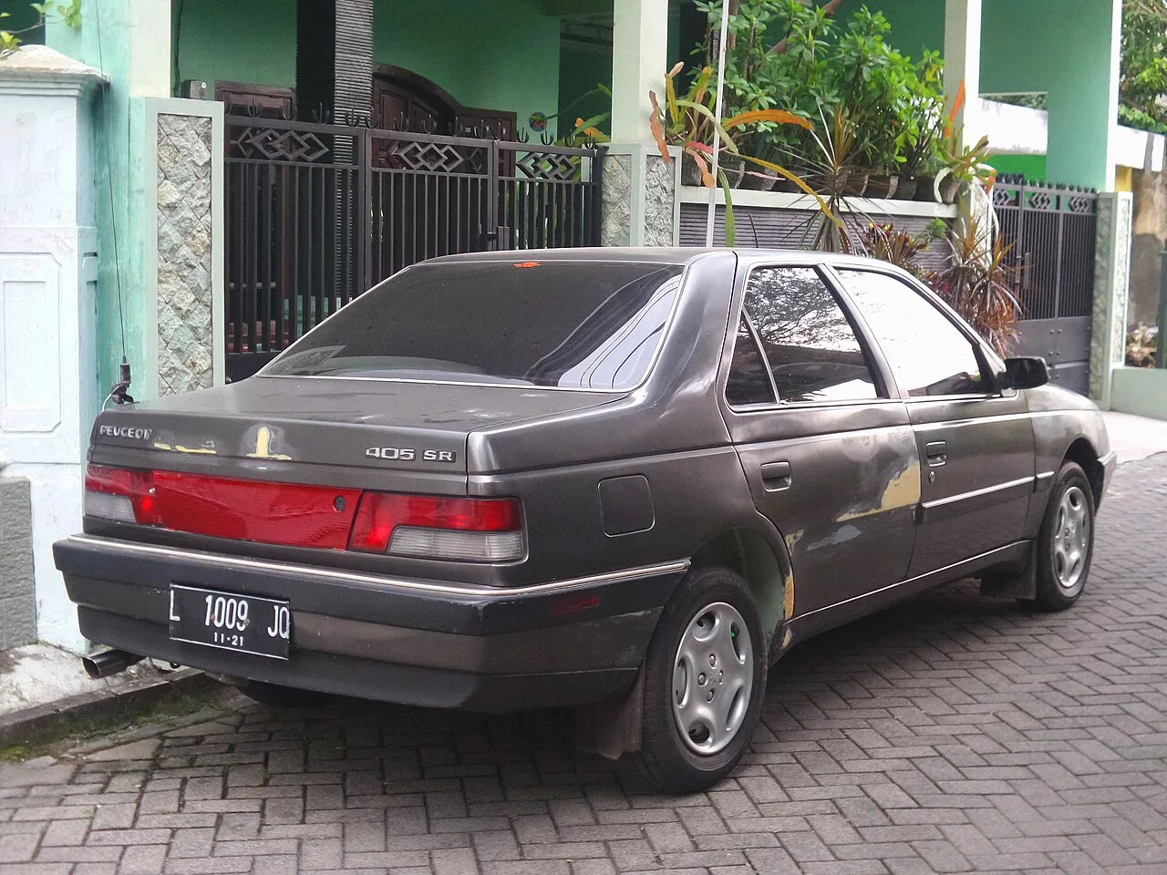 Peugeot 405, rear