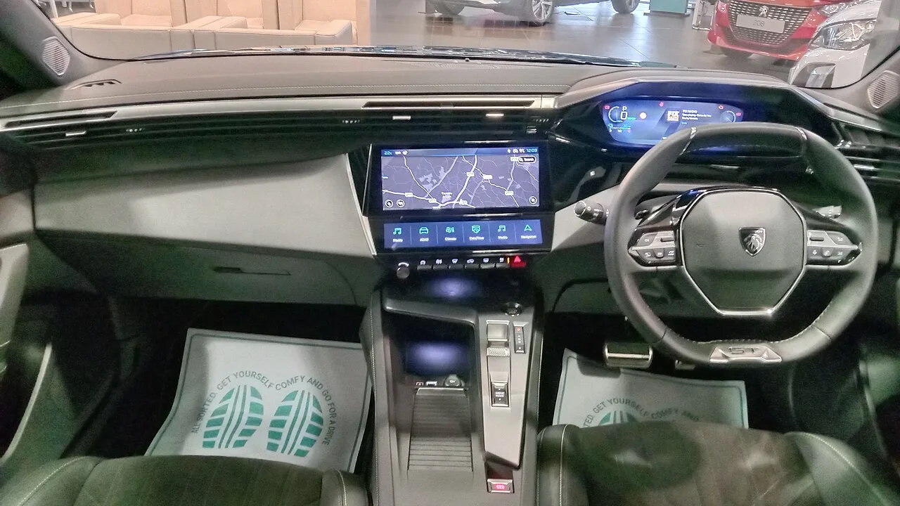 Peugeot 408, interior
