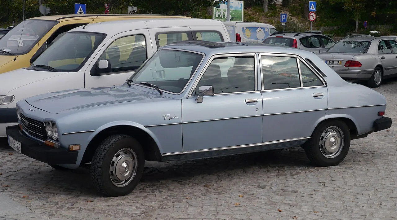 Peugeot 504, side