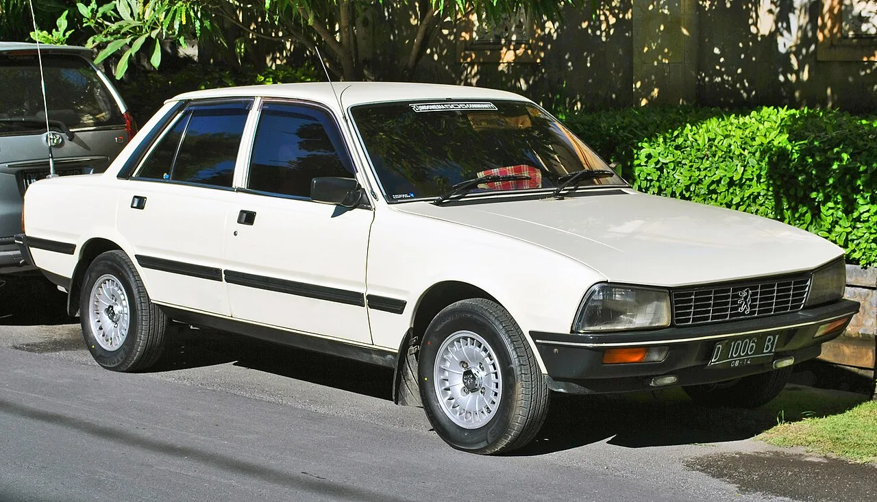 Peugeot 505, side