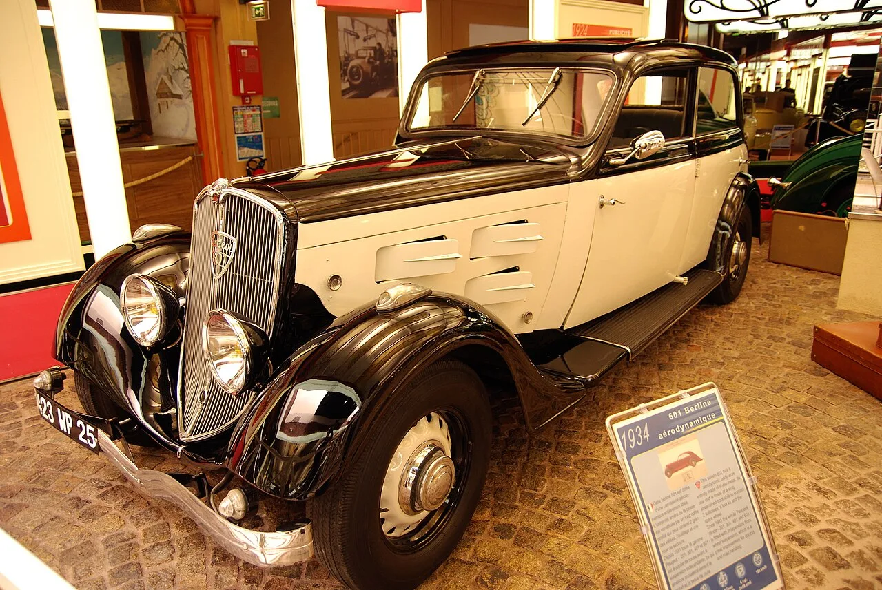 Peugeot 601, rear