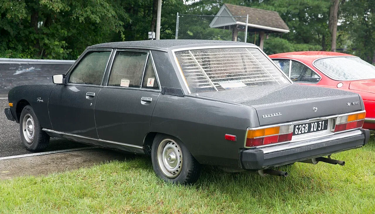 Peugeot 604, rear