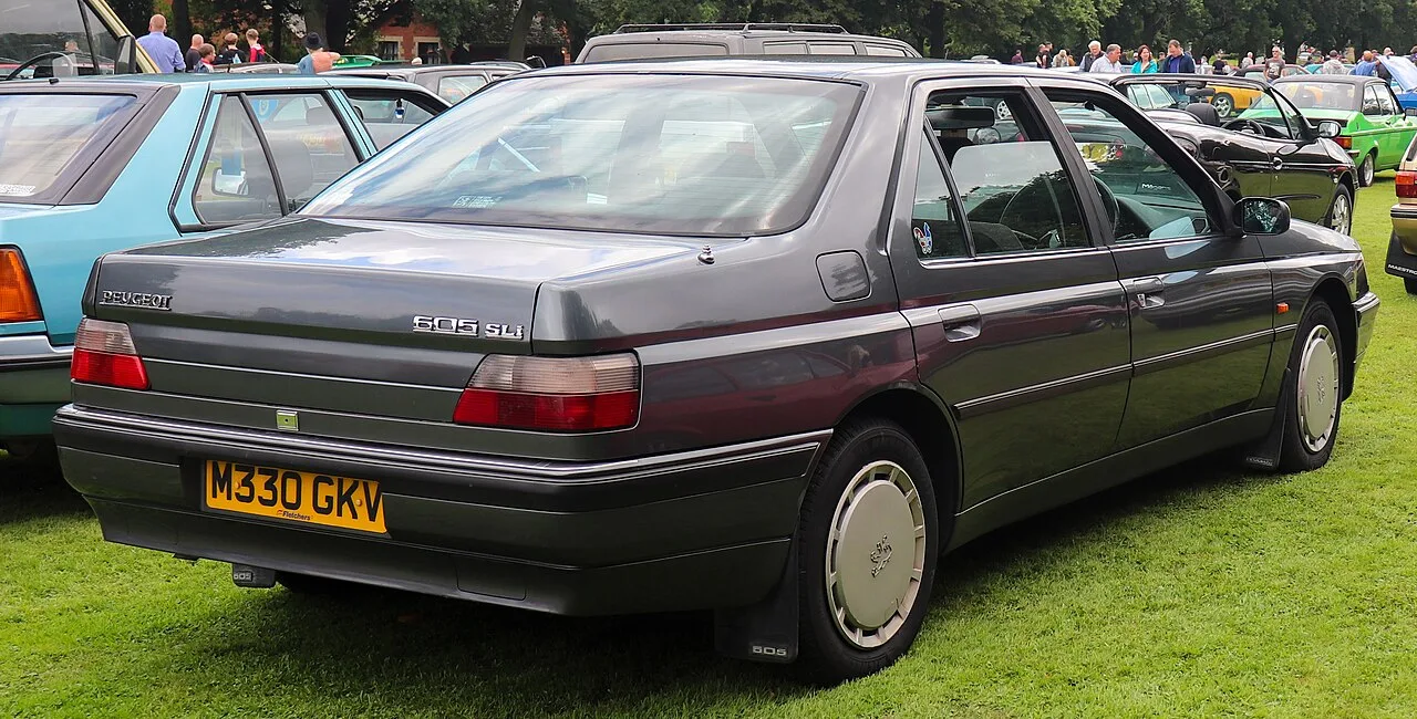 Peugeot 605, rear
