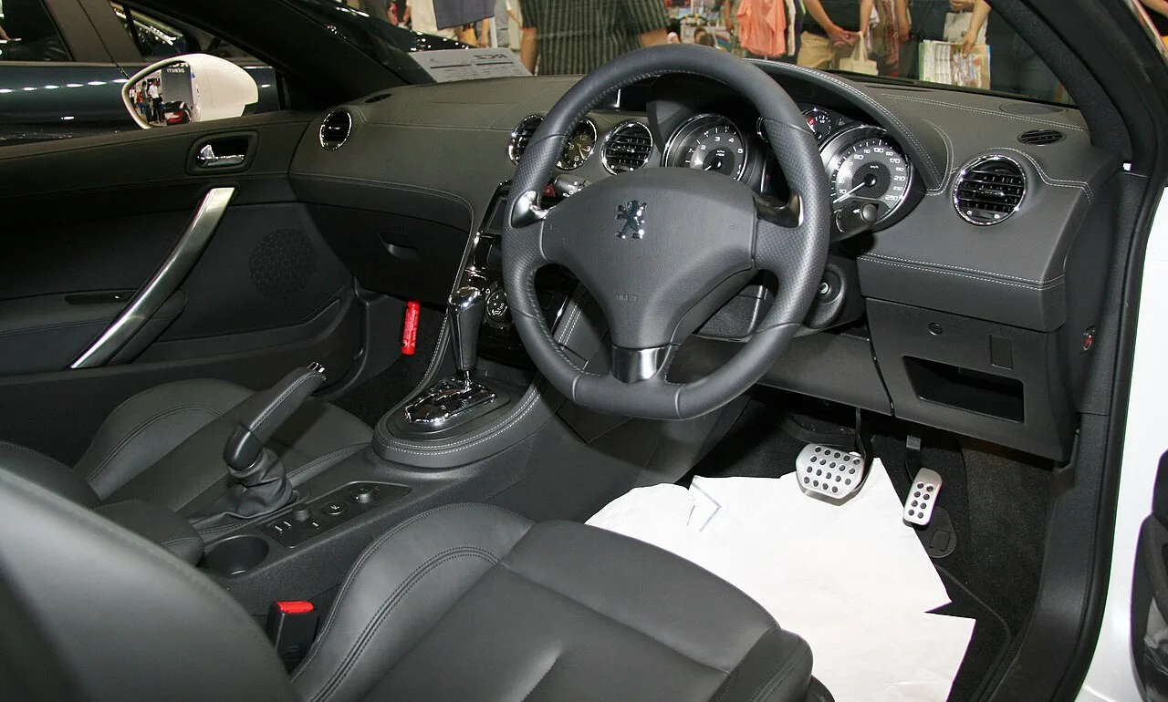 Peugeot RCZ T75, interior