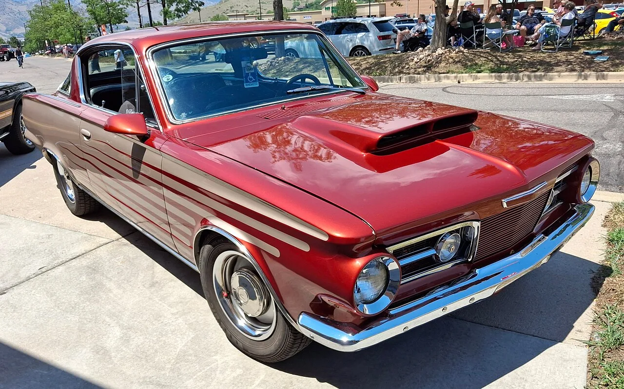 Plymouth Barracuda, side