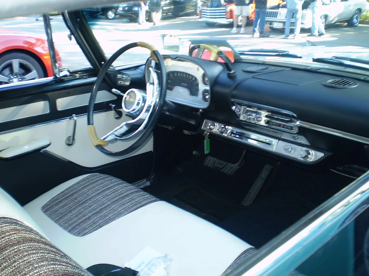 Plymouth Belvedere, interior