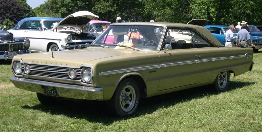 Plymouth Belvedere, side