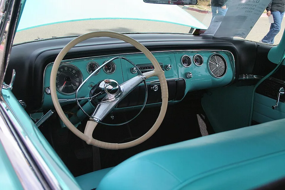 Plymouth Belvedere, interior