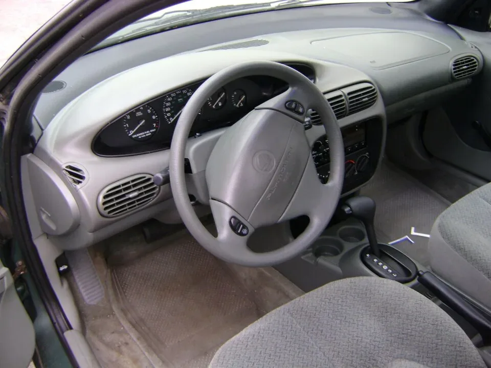 Plymouth Breeze, interior
