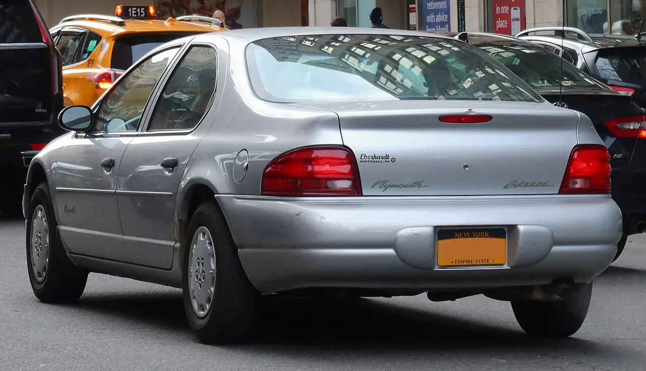 Plymouth Breeze, rear
