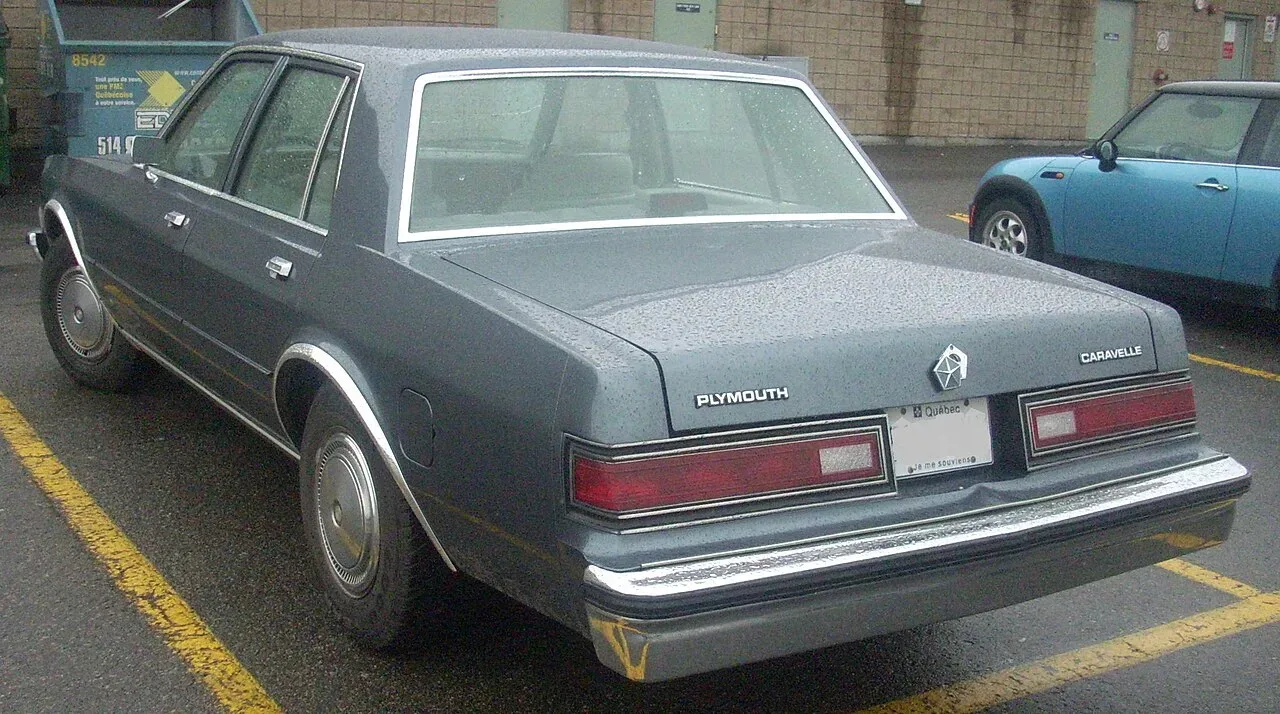 Plymouth Caravelle, rear