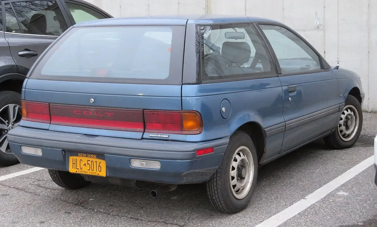 Plymouth Colt, rear