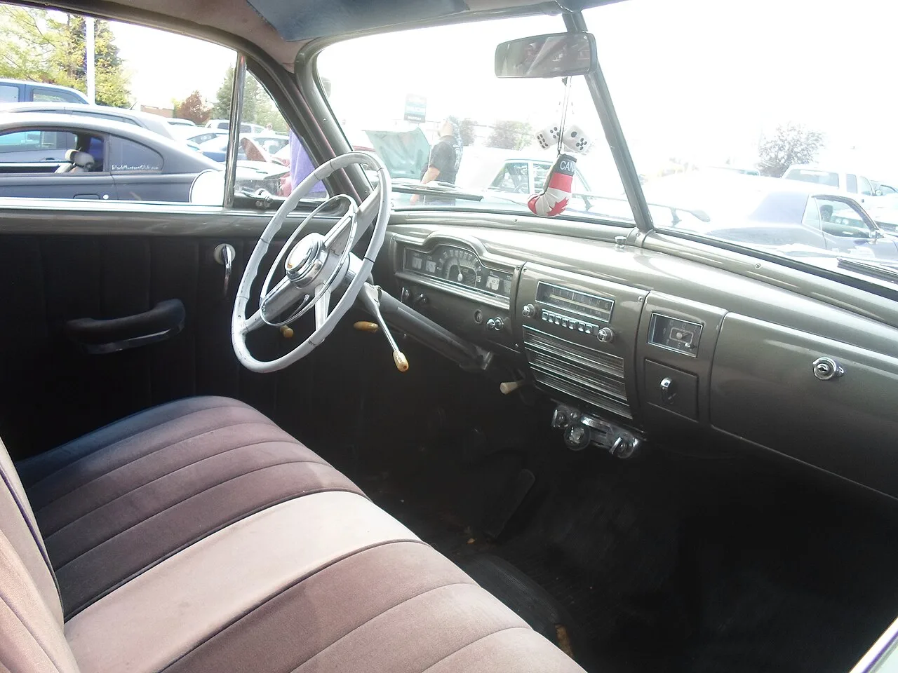 Plymouth Cranbrook, interior