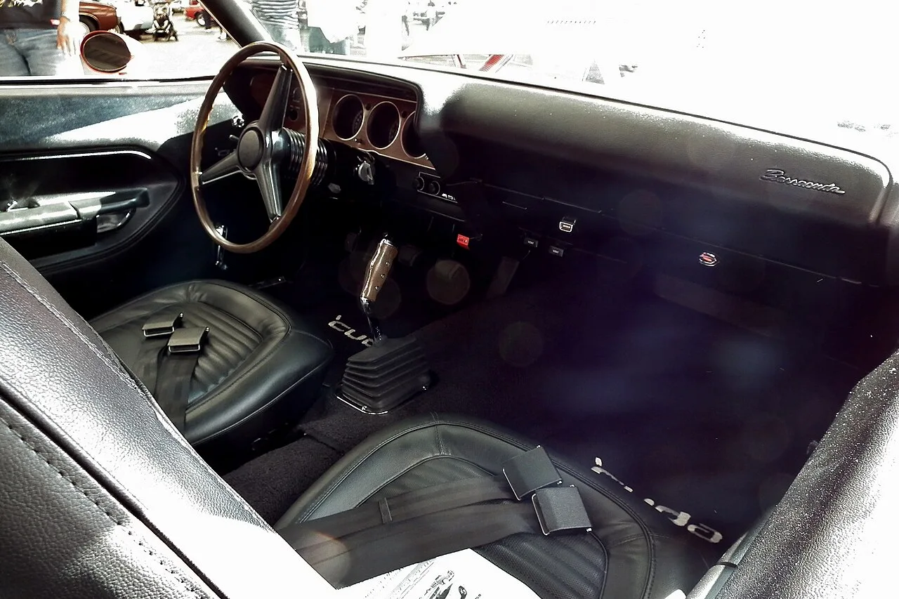 Plymouth 'Cuda, interior