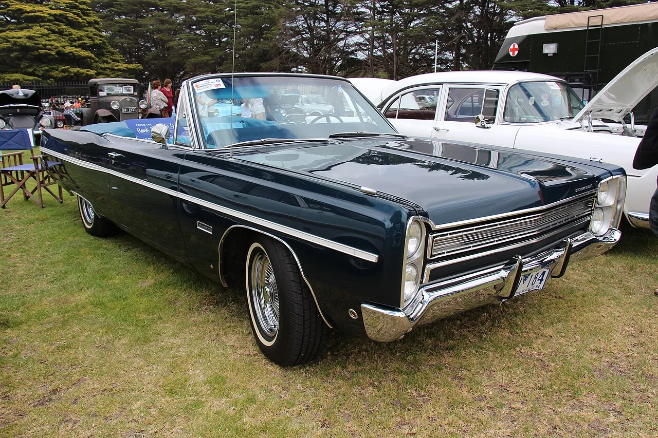 Plymouth Fury, side