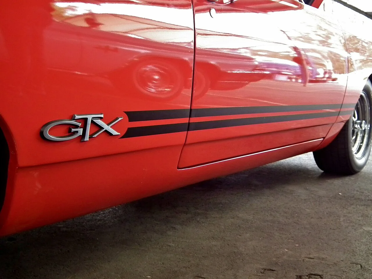 Plymouth GTX, side