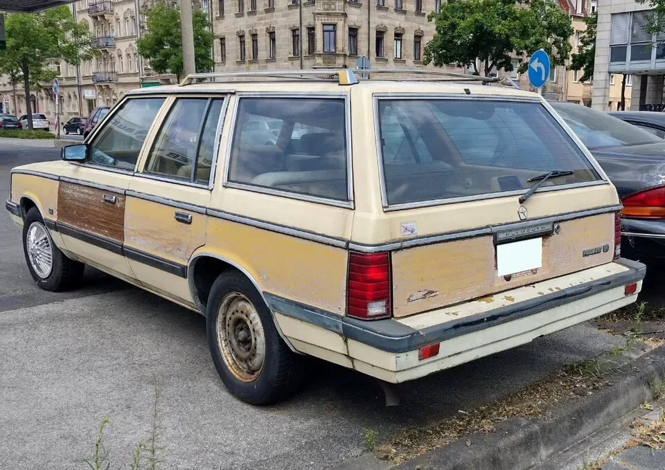 Plymouth Reliant, rear