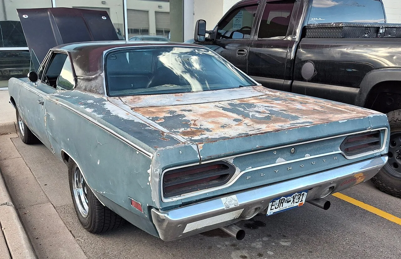 Plymouth Road Runner, side