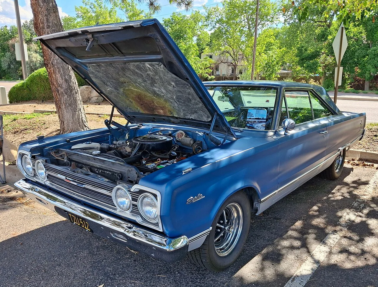 Plymouth Satellite, side
