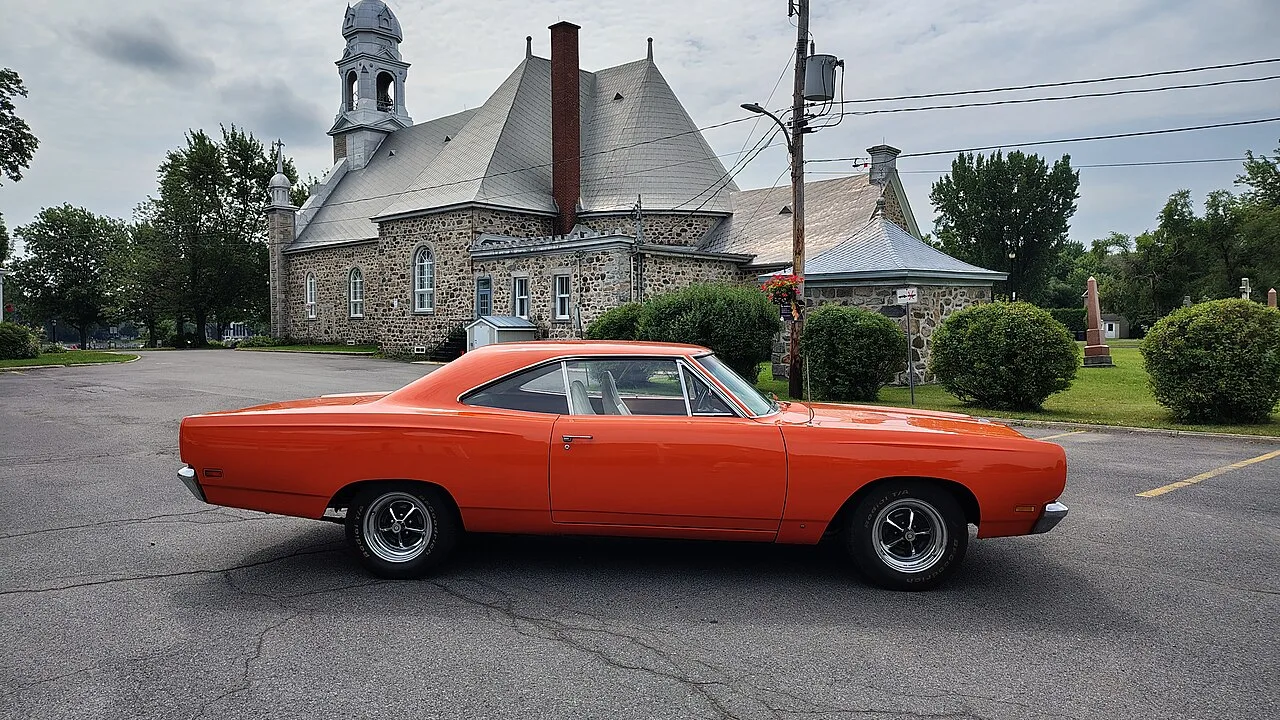 Plymouth Satellite and Sport Satellite, side