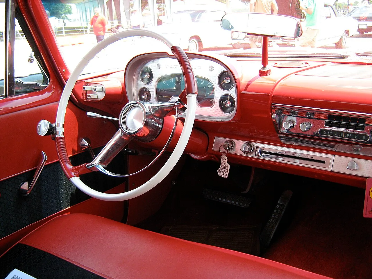 Plymouth Savoy, side