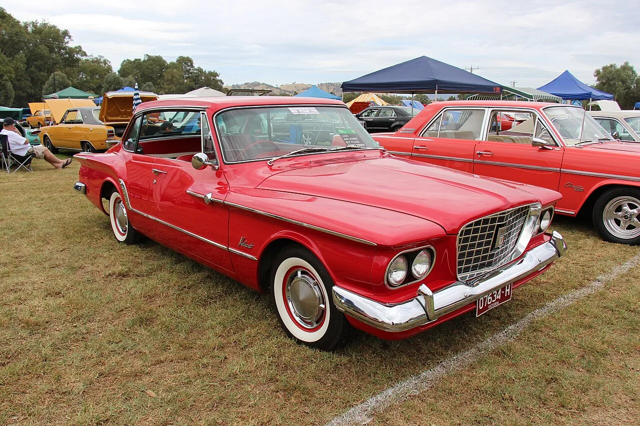 Plymouth Valiant, side