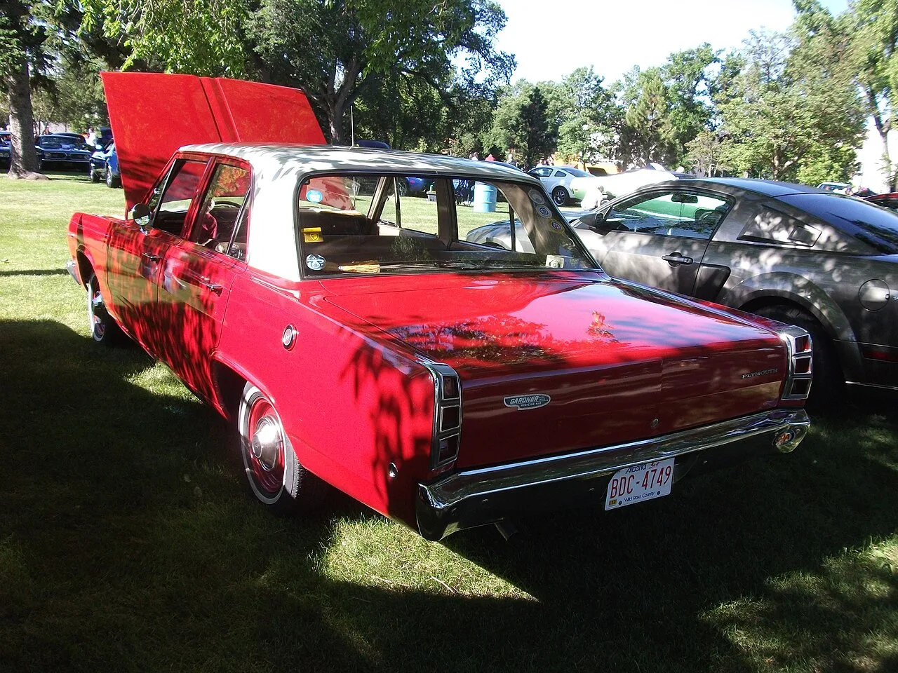Plymouth Valiant, rear