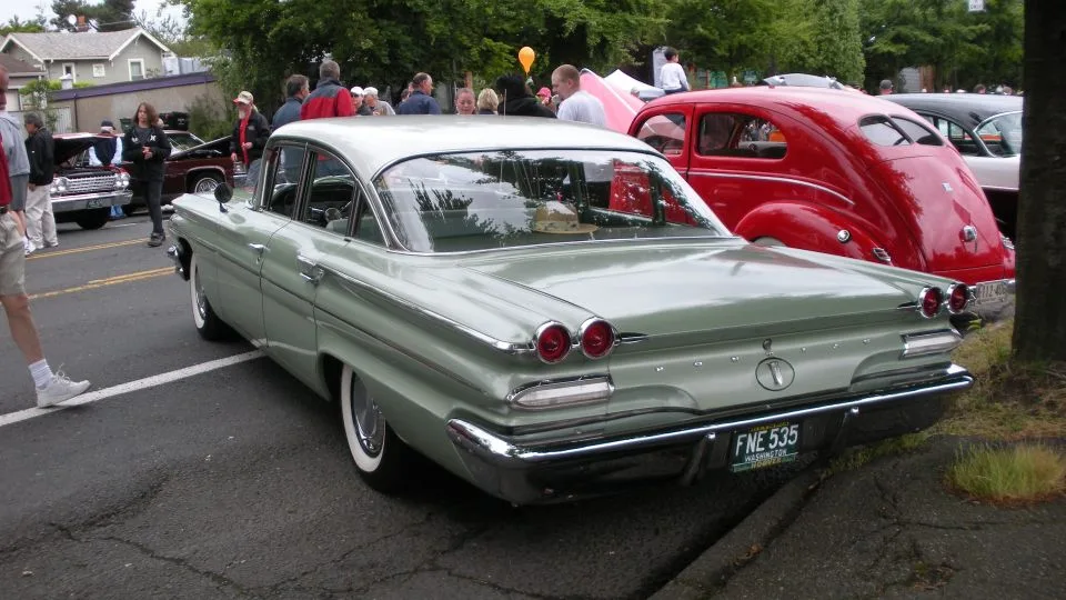 Pontiac Catalina, rear