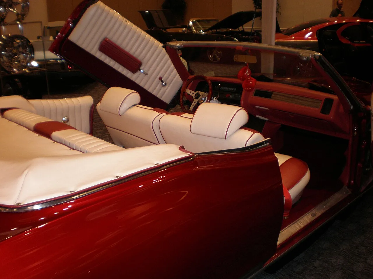 Pontiac Catalina, side