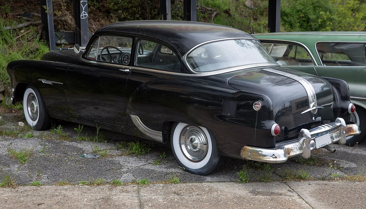 Pontiac Chieftain, rear