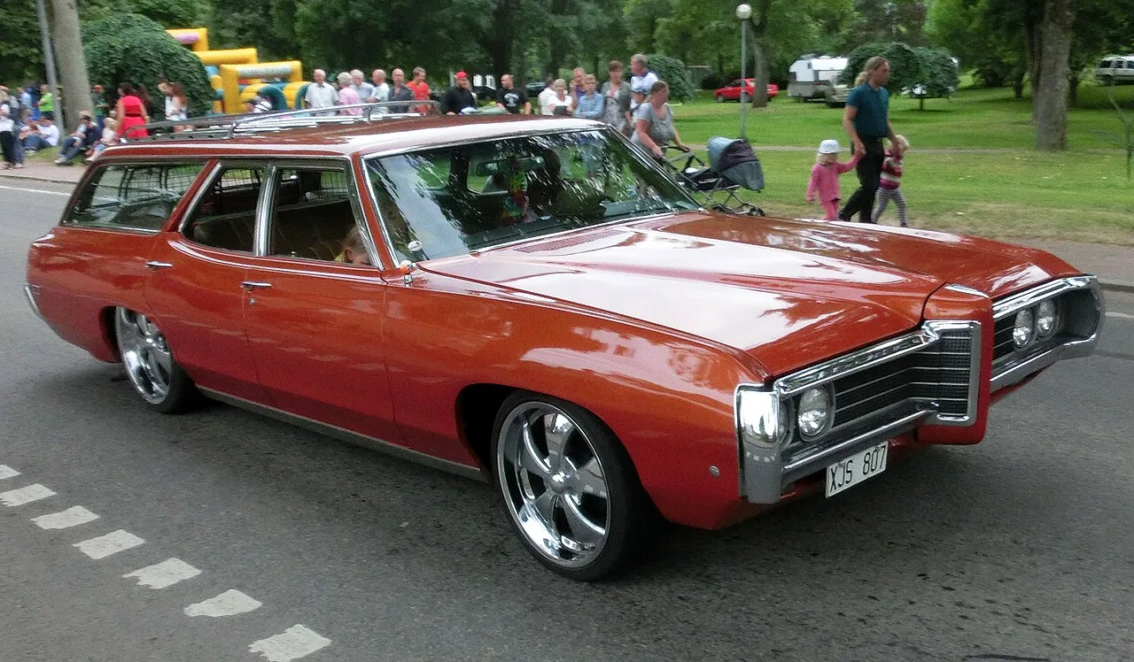 Pontiac Executive, side