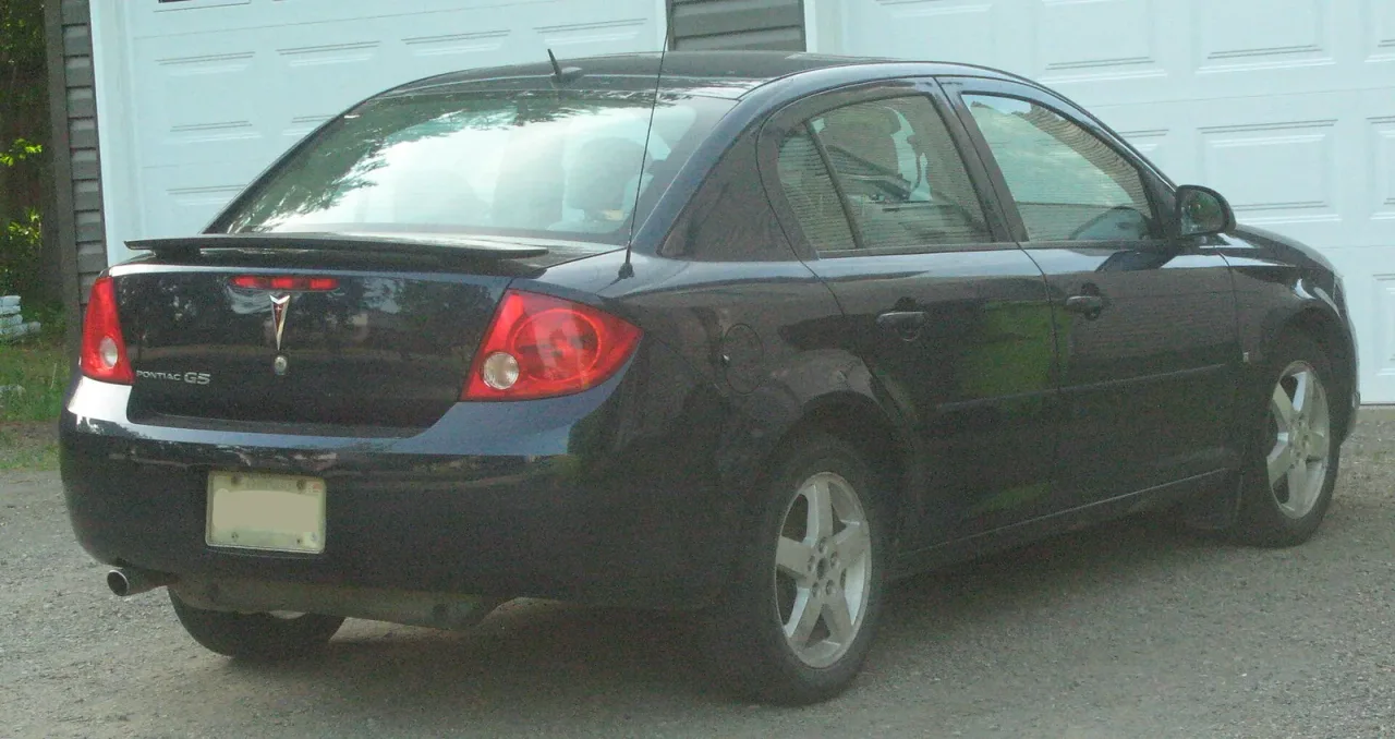 Pontiac G5, rear