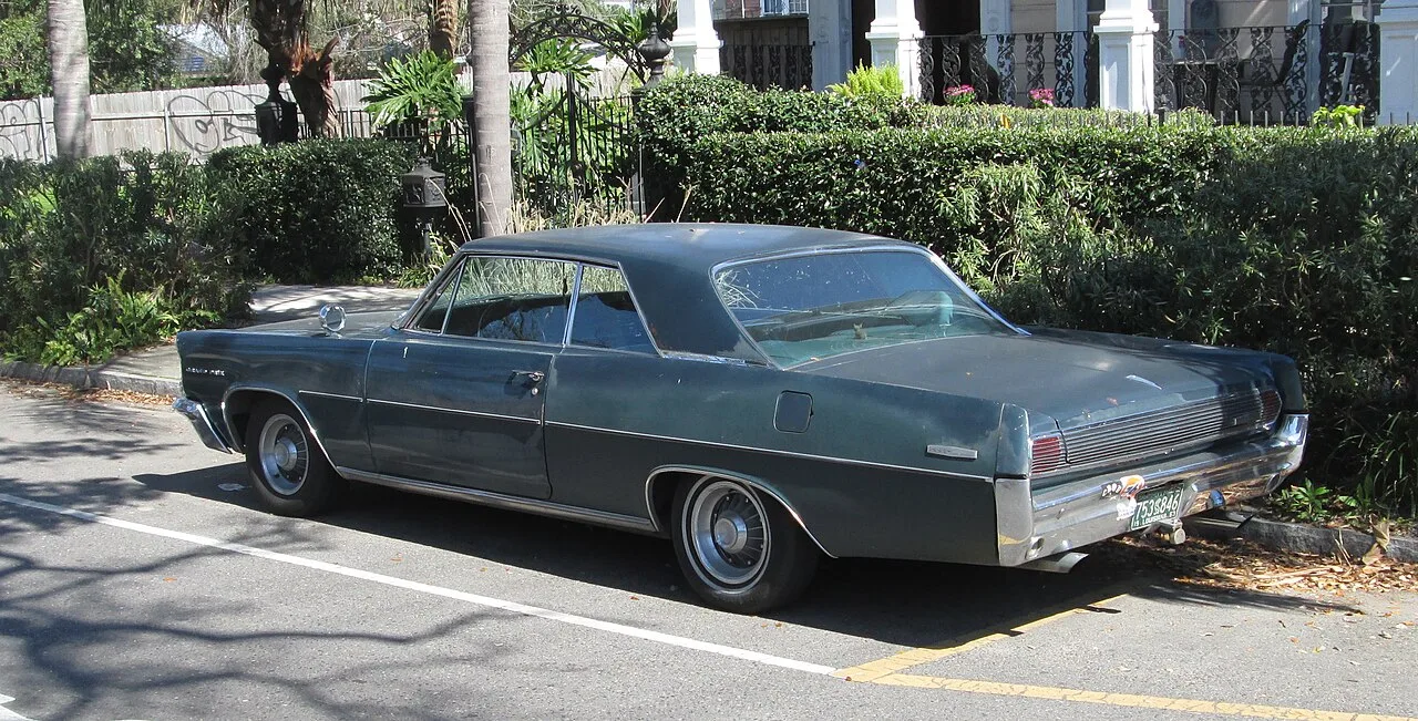 Pontiac Grand Prix, side