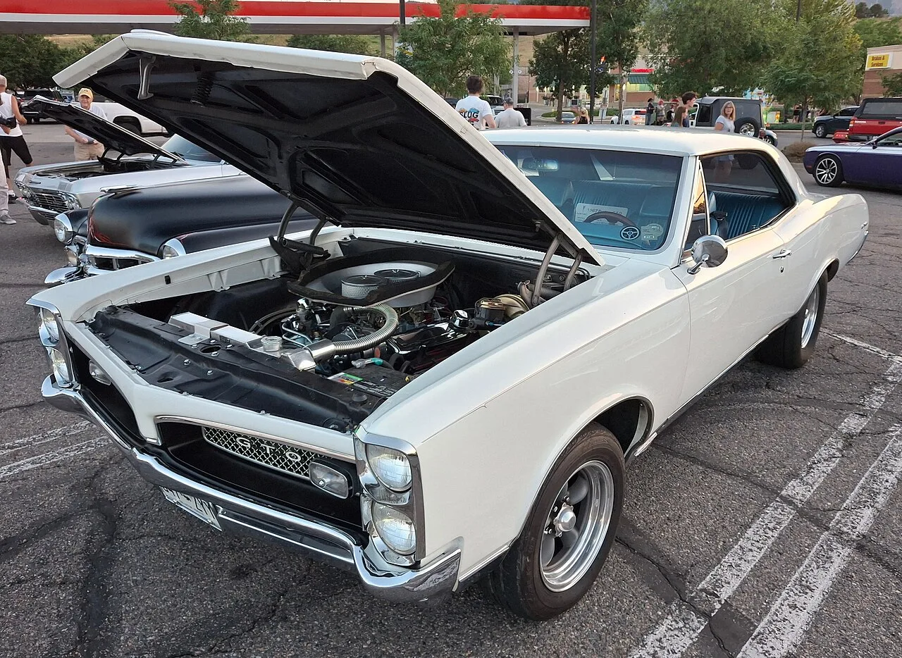 Pontiac GTO, side